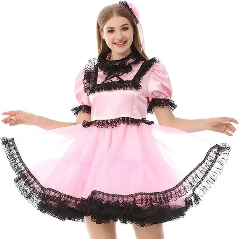 Розовое тонкое атласное платье с коротким рукавом и черным бантом кружевной