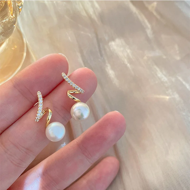

Inlaid Rhinestone Pearl Stud Earrings Women Personality Fashion Unique Design Earrings Wedding Jewelry Girls Gift Dropshipping