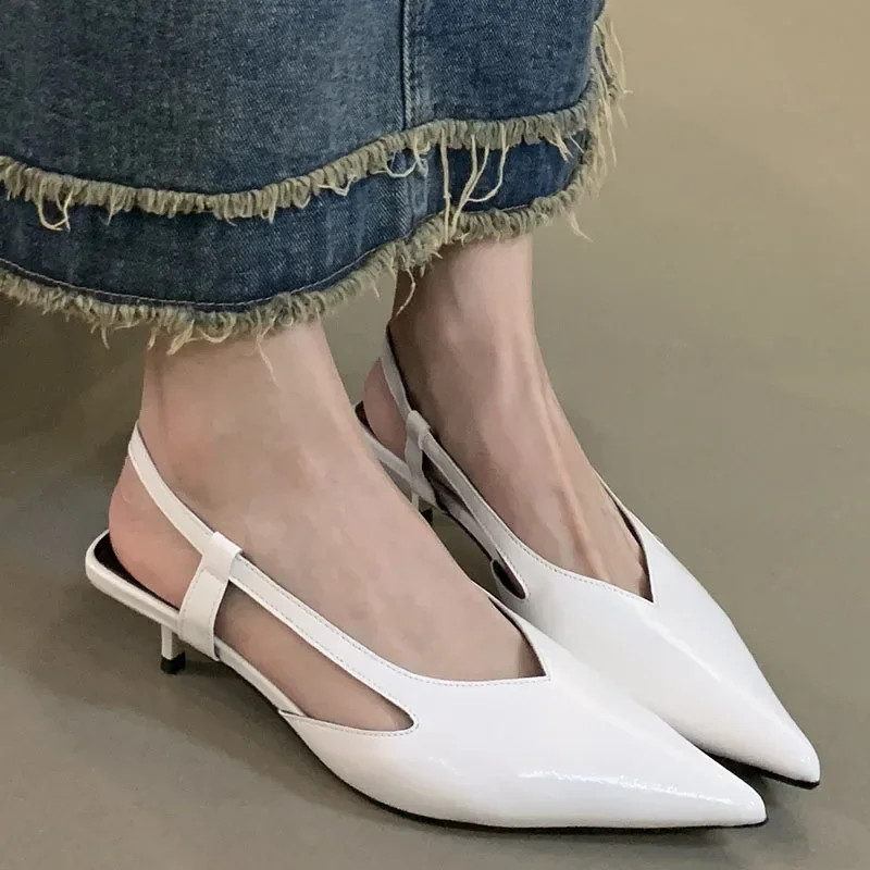 Туфли женские на низком каблуке с острым носком без задника