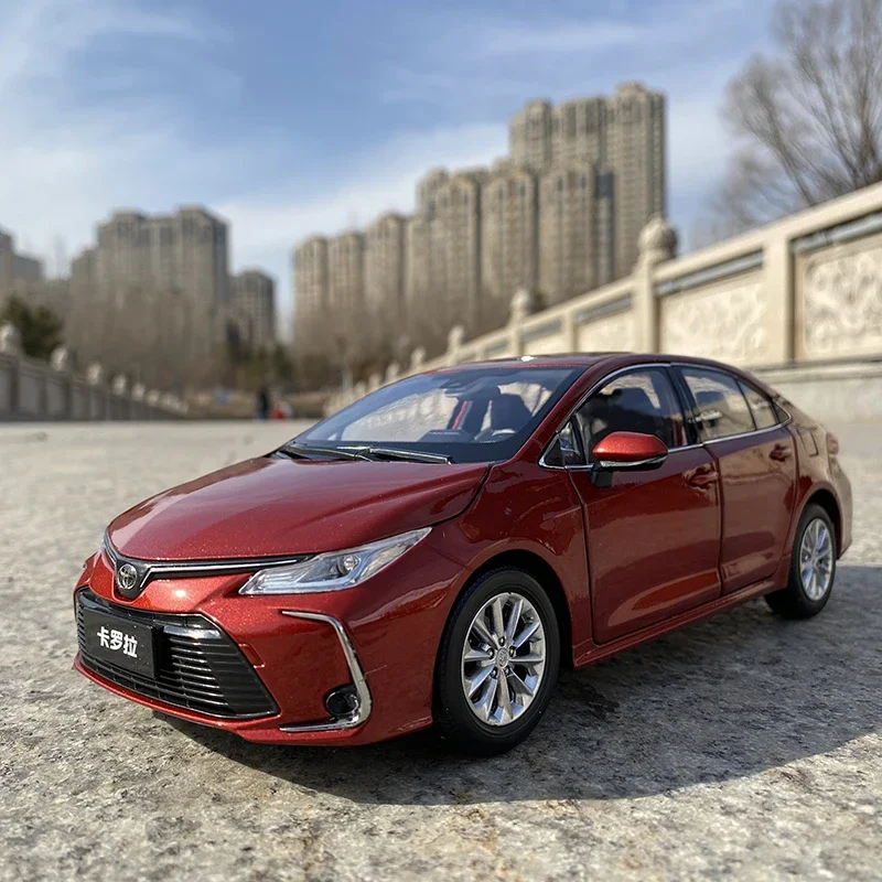 Модель автомобиля Toyota Corolla DIECAST в масштабе 1:18 из сплава