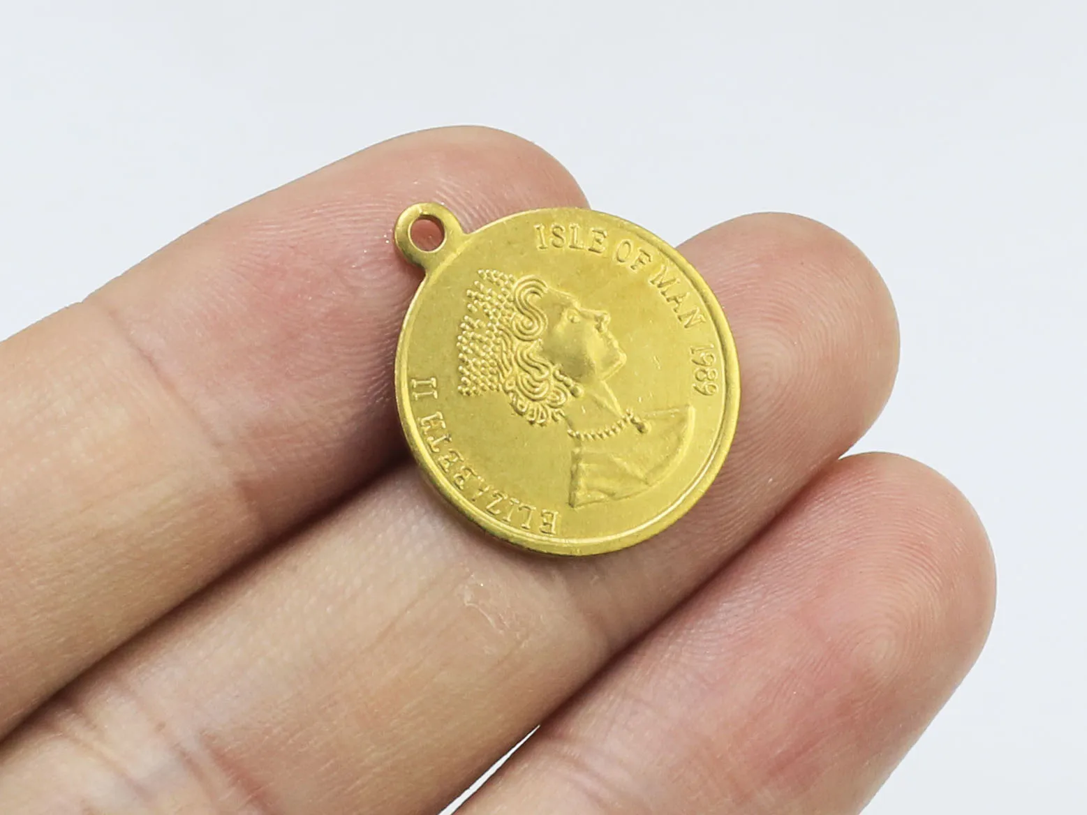 

6pcs Brass coin charms 18mm Elizabeth II Raw brass Pound pendant R436