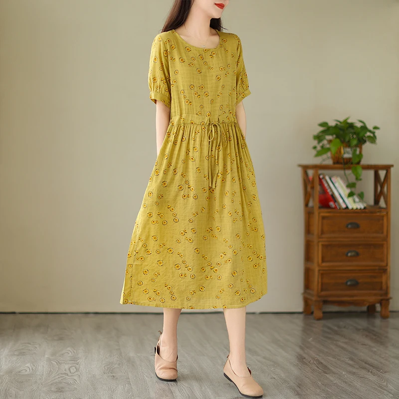 

Платье женское хлопково-льняное средней длины с коротким рукавом и цветочным принтом