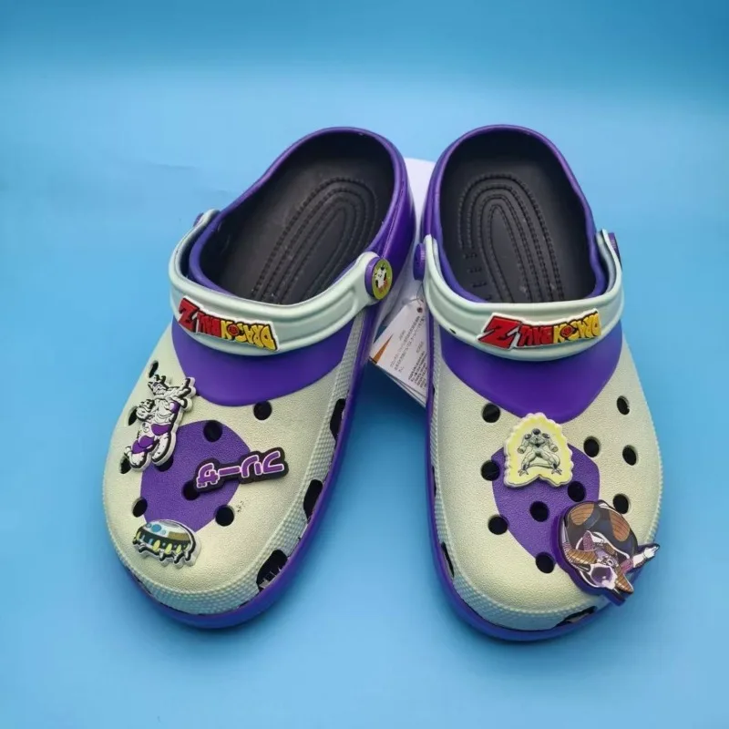 Фото Сандалии Dragon Ball Freeza с красивым мультяшным принтом, нескользящие, на мягкой подошве, пляжная обувь для мужчин и женщин, которые можно носить на улице. №2