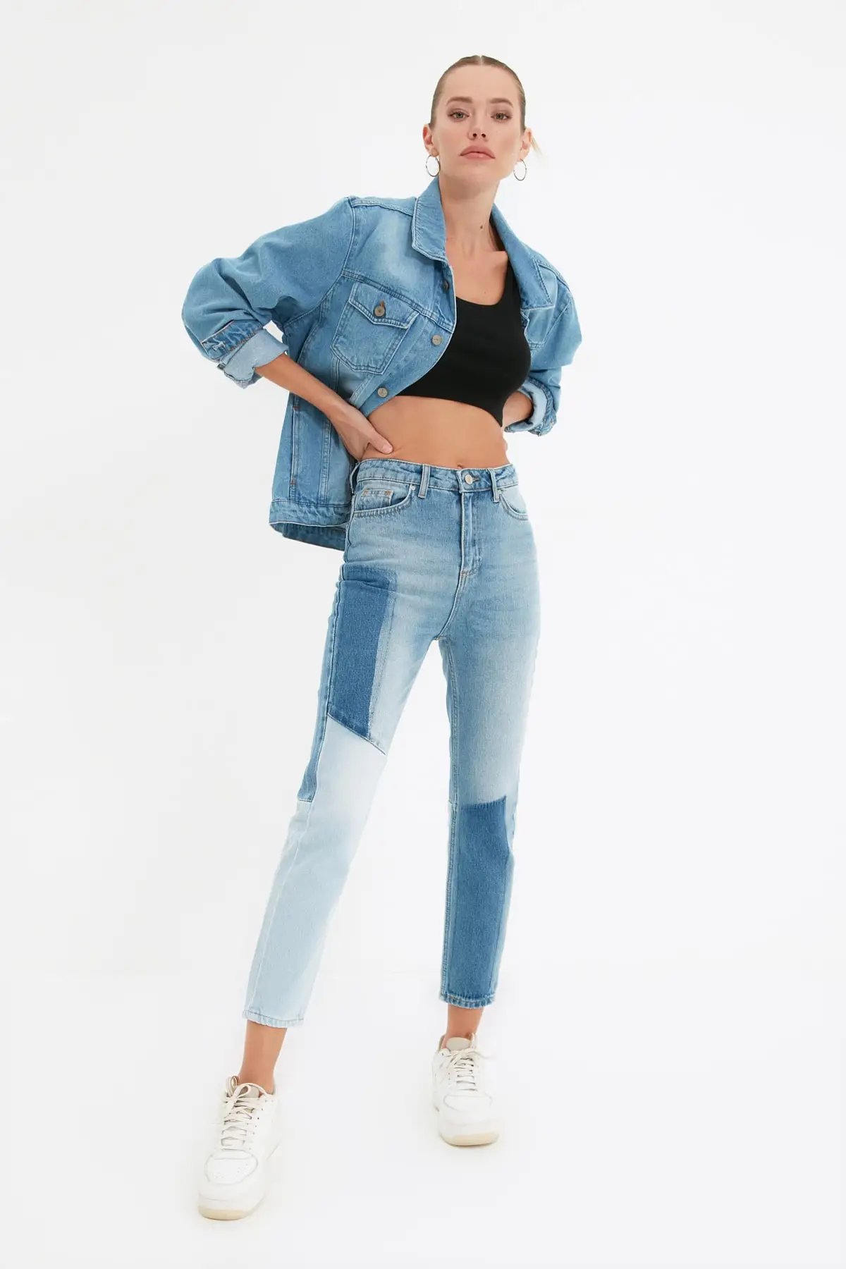 

Trendyol With Color Block High Bel Mom Jeans TWOAW22JE0822