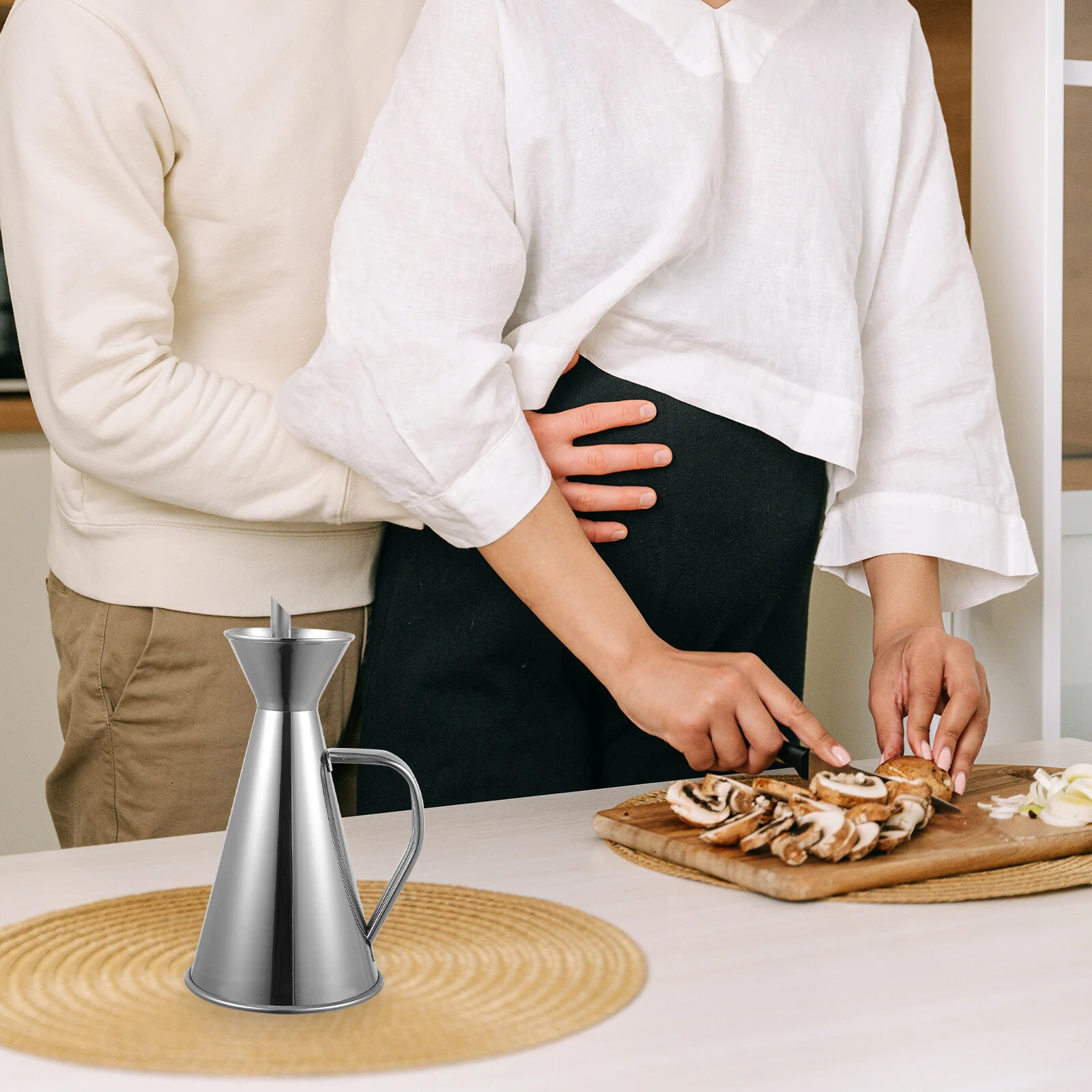 

Stainless Steel Oil Pot Multi-function Vinegar Bottle Kitchen Dispenser Sauce Container Seasoning Honey Containerss