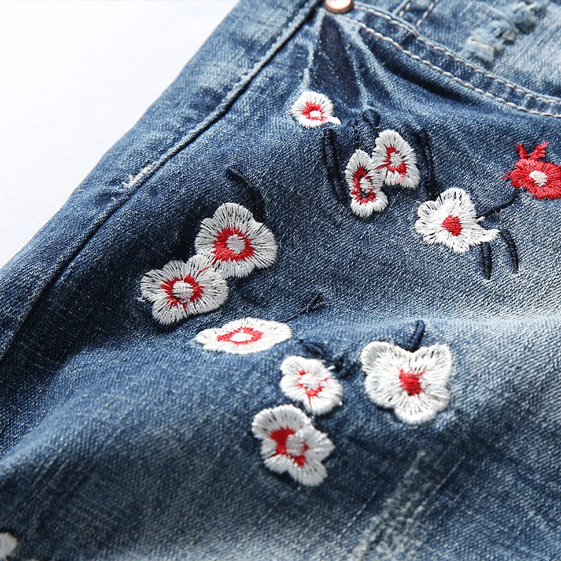 Рисунок 5 - Шорты мужские джинсовые с аппликацией