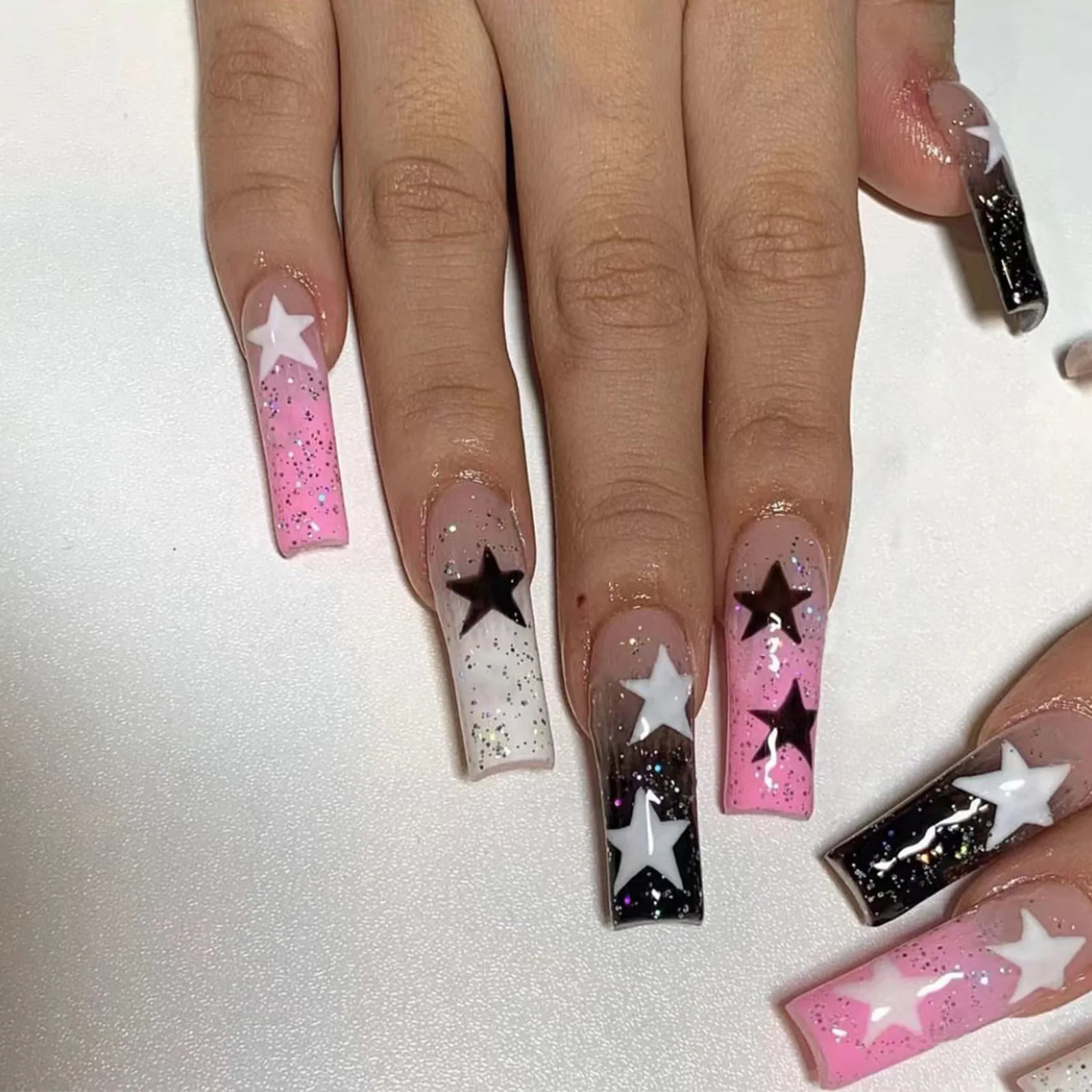 

24pcs y2k Fake Nails Black White Star Printed Press on Nail Tips Long Coffin European Artificial Nail Patch for Girl Women