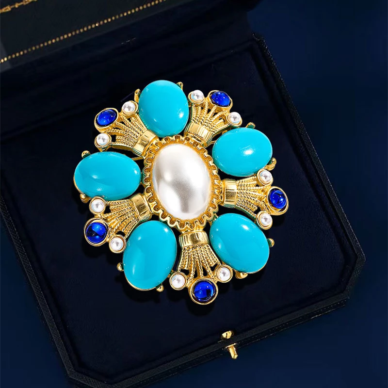 

Baroque Vintage Women Crystal Pearls Pin Brooches Classic Design Palace Gem Hollow Cross Geometric Brooch Collar Jewelry Pins