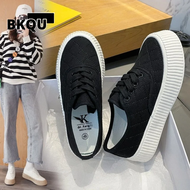 

BKQU 2022 высококачественные простые холщовые кроссовки на толстой подошве, модная обувь на плоской подошве, лоферы на шнуровке, черные и белые,...