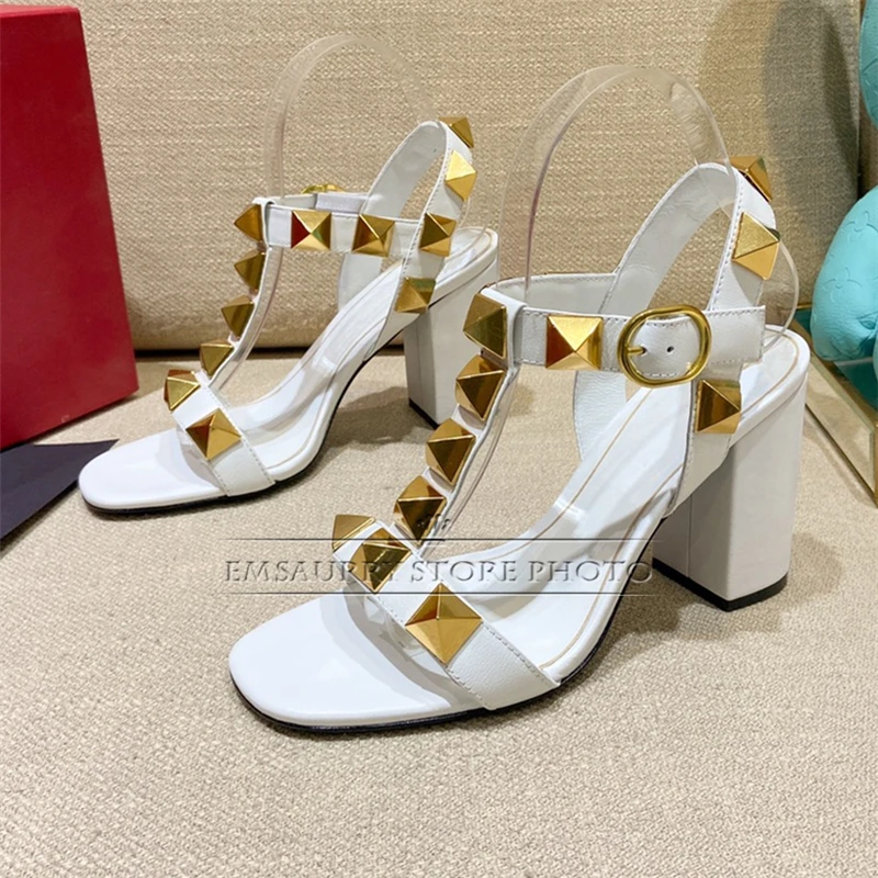 Сандалии женские из натуральной кожи с заклепками и Т-образным ремешком