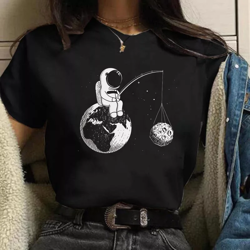 

2022New Cartoon Astronaut Print Women T Shirt Casual Round Neck Tops Loose Harajuku Short Sleeves T Shirt Korean Style Black Clo