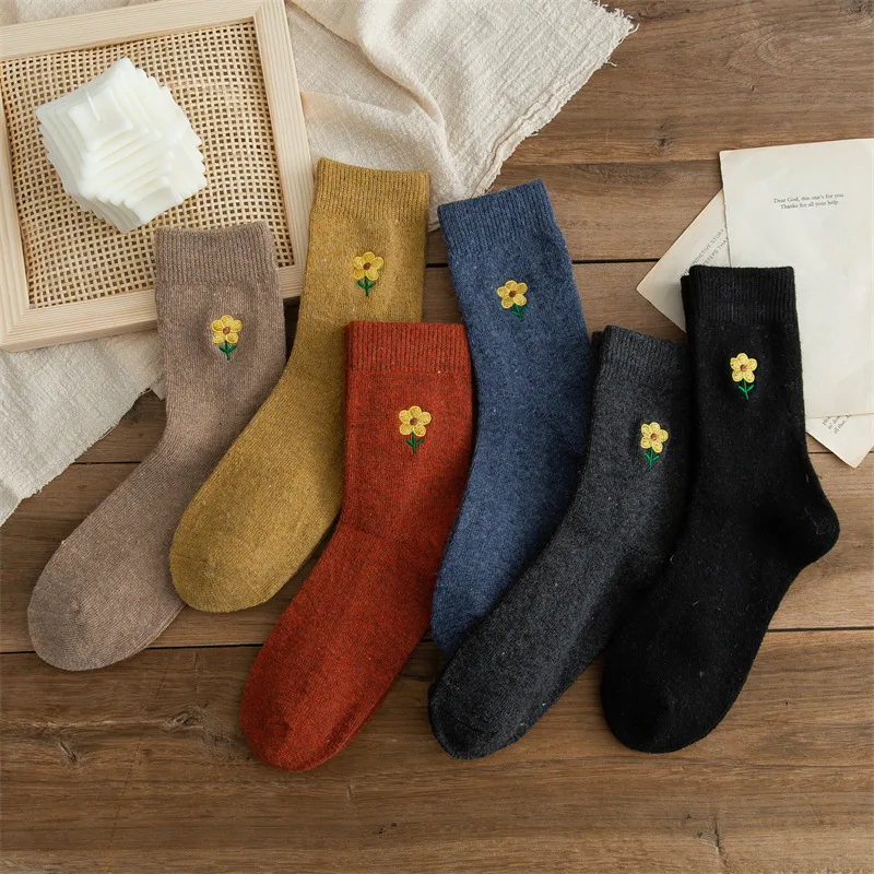 

Плотные теплые женские носки с цветочной вышивкой, однотонные осенне-зимние шерстяные термоноски, женские милые винтажные носки в стиле Ха...