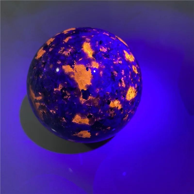 

Natural Flame Fire Stone Round Ball Syenite Containing Fluorescent Sodalite Mineral Crystal Stone Sphere Collection Specimens