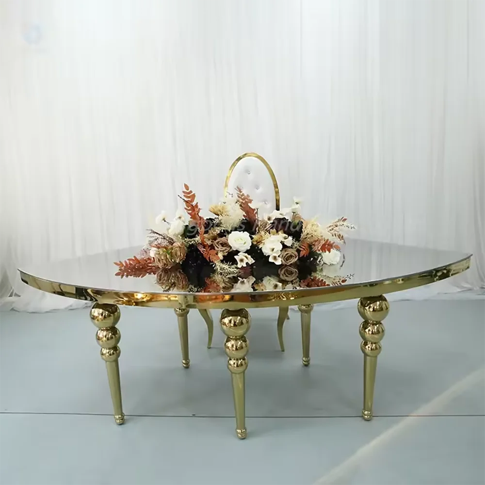 Круглый стеклянный стол для свадьбы в форме сердца