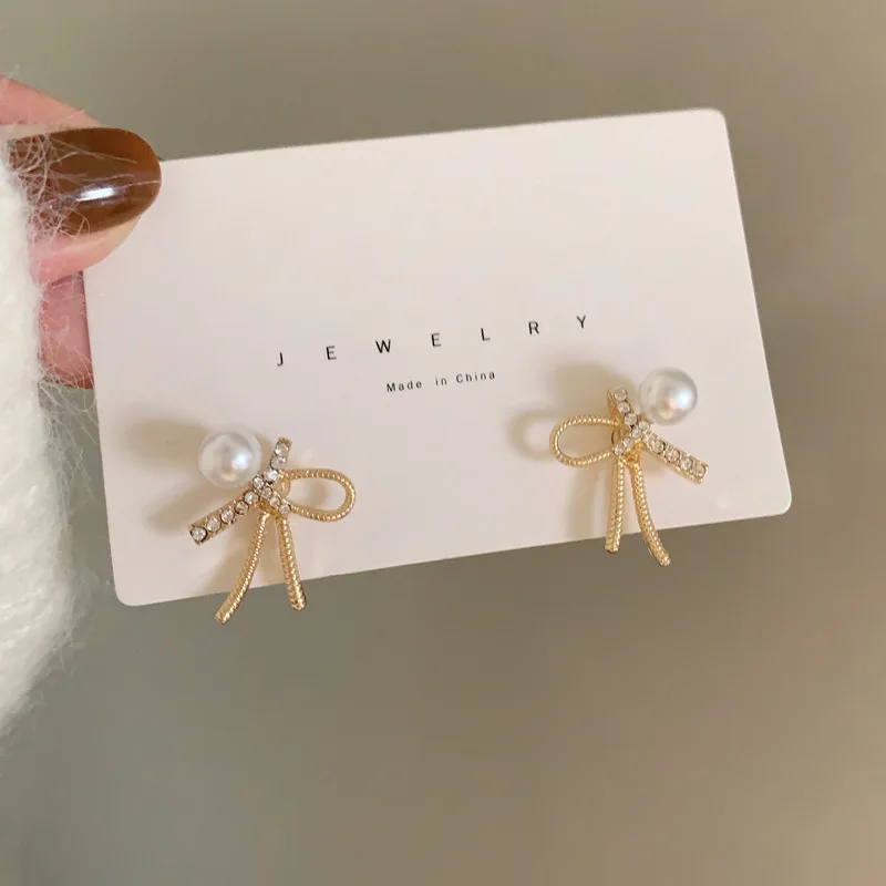 Модные Асимметричные женские серьги-гвоздики с жемчугом