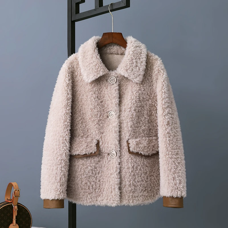 

Женское пальто из натурального овечьего меха на осень/зиму, 2022