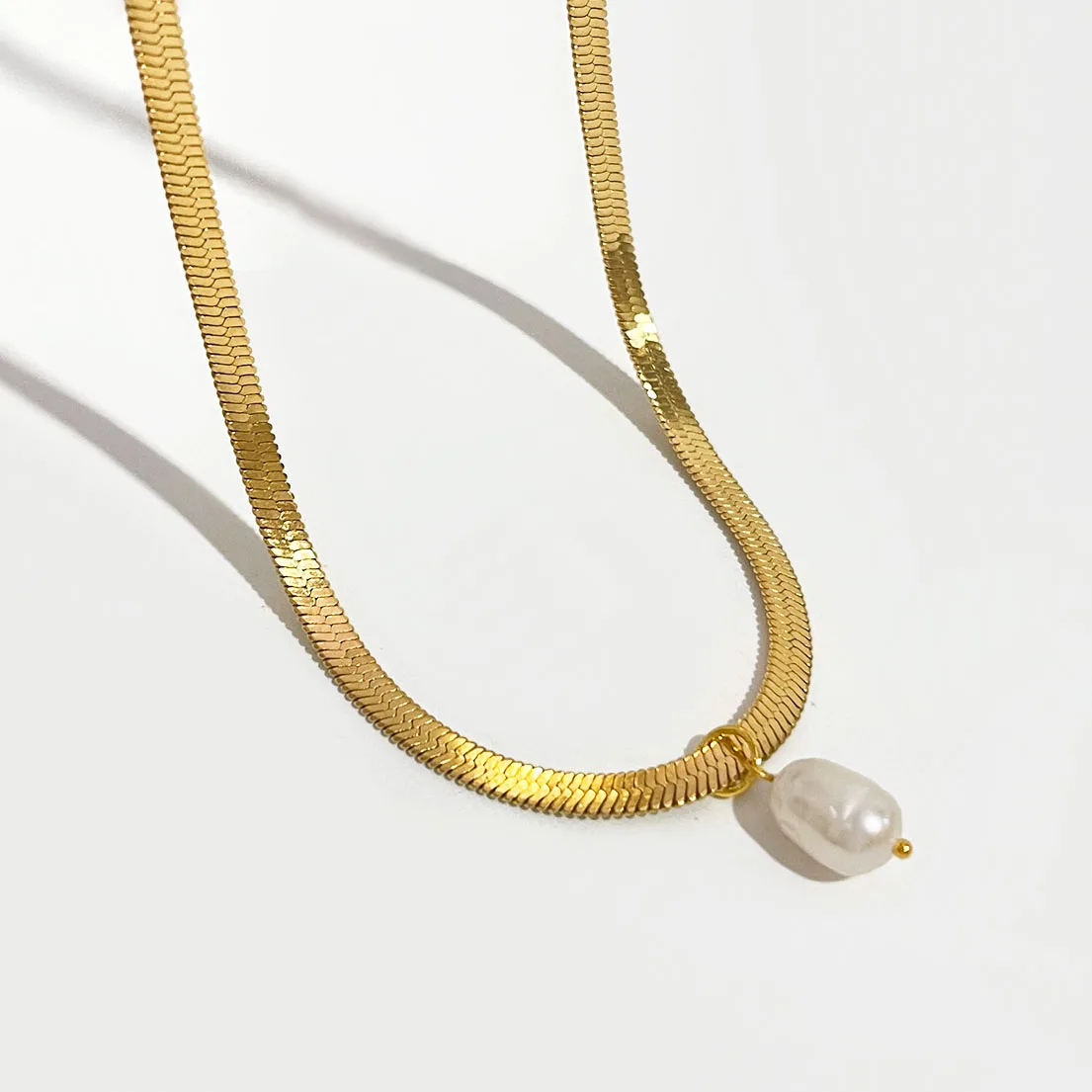 

Peri'sBox 4mm Wide Flat Snake Chain Choker Waterproof Titanium Steel Herringbone Chains Necklace With Freshwater Pearl Charm