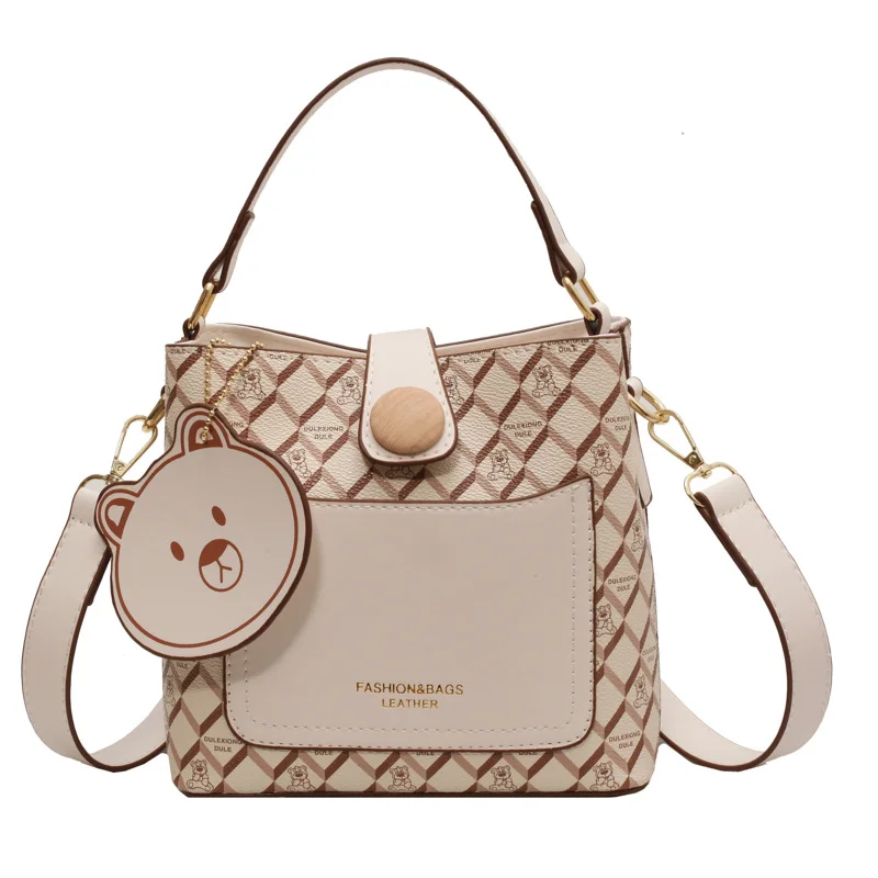 High-quality PU Women's Bag Handbag 2023 Trend Bear Pendant Luxury Designer Hand Bill of Lading Shoulder Bucket Bag Women's Tote
