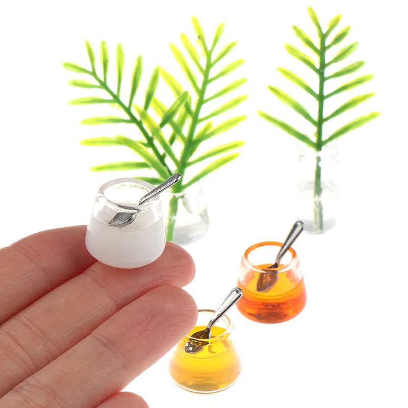 

1 Набор 1:12 миниатюрная чашка для кукольного домика, банка для сока, чашка для молока с ложкой, модель зеленого растения в горшке, домашняя игр...