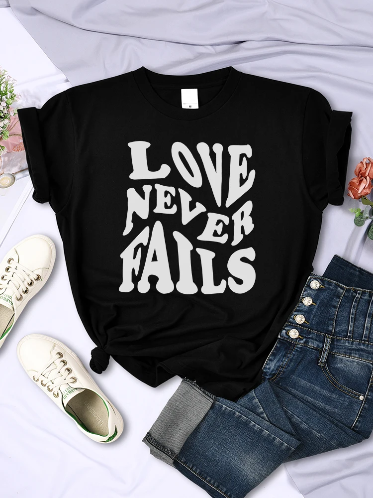 

Love Never Fails Slogan Printed Valentine's Day Woman Tshirt High Street T-Shirts Simple Comfortable Tee Shirt Soft Women's Top