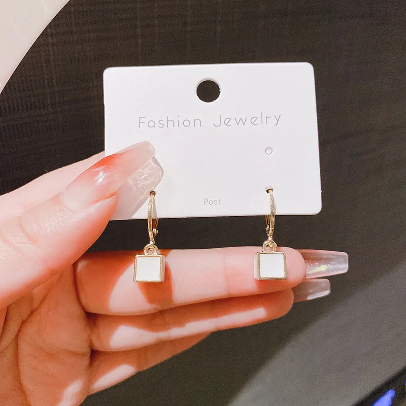 2024 Новое поступление темпераментные черные эмалевые квадратные Висячие серьги