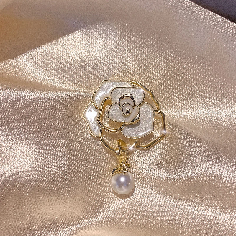 

New Drip Oil Pearl Camellia Brooch Temperament Small Fragrant Style Corsage Elegant Fashion Accessories Female Jewelry Brooches