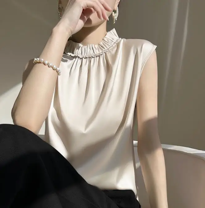

Short half high neck sleeveless T-shirt top