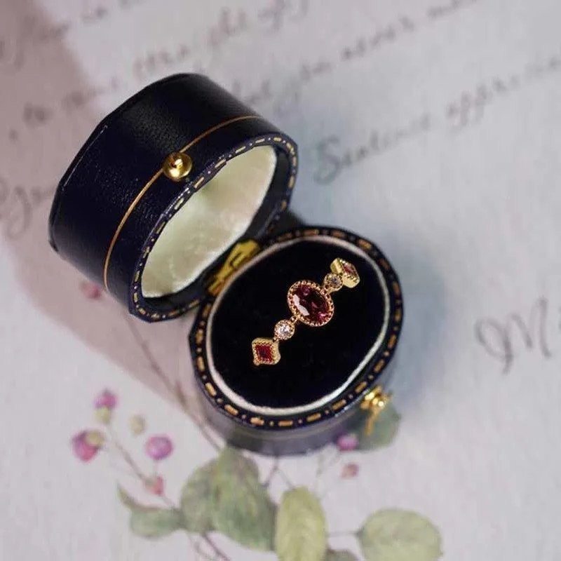 Женское кольцо с красным гранатом простое винтажное регулируемое