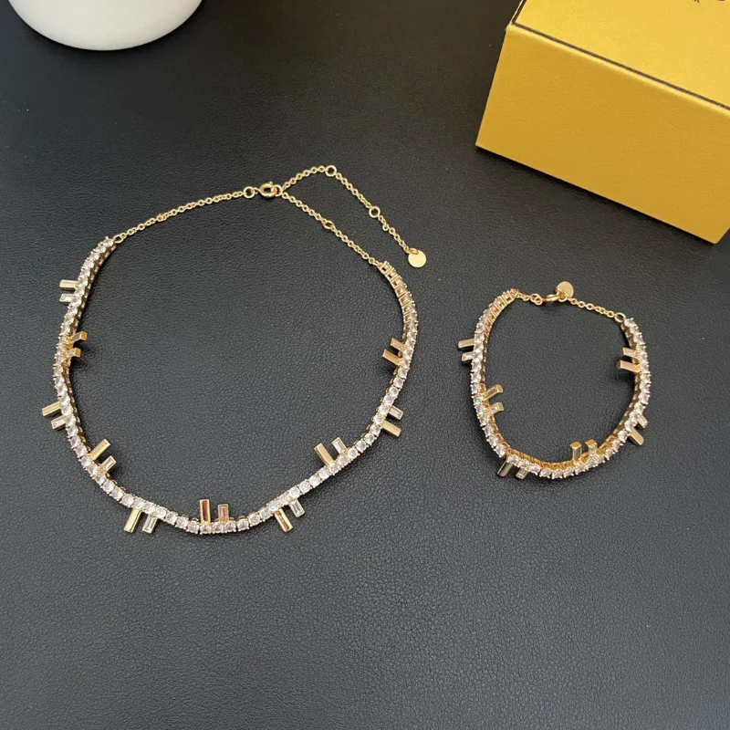 

Женское Ожерелье-чокер с цепочкой из циркония