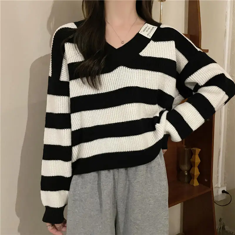 

Spring and Autumn New Korean Version V-neck Contrasting Striped Sweater Chic All-match Long-sleeved Hollow Sweater Women's Top