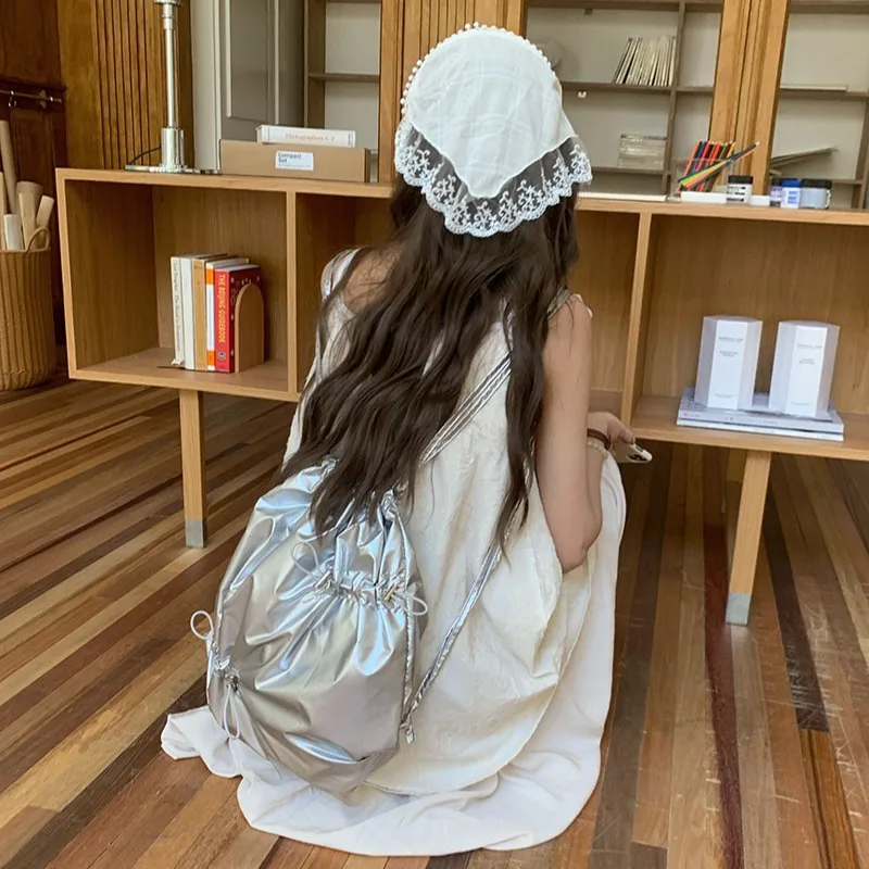 Корейский нишевый дизайн плиссированный серебристый рюкзак на шнурке для женщин