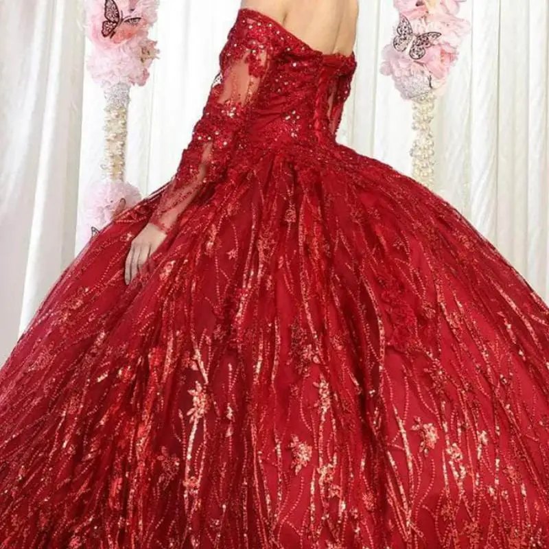 Роскошное блестящее женское платье с длинным рукавом бальное открытыми плечами