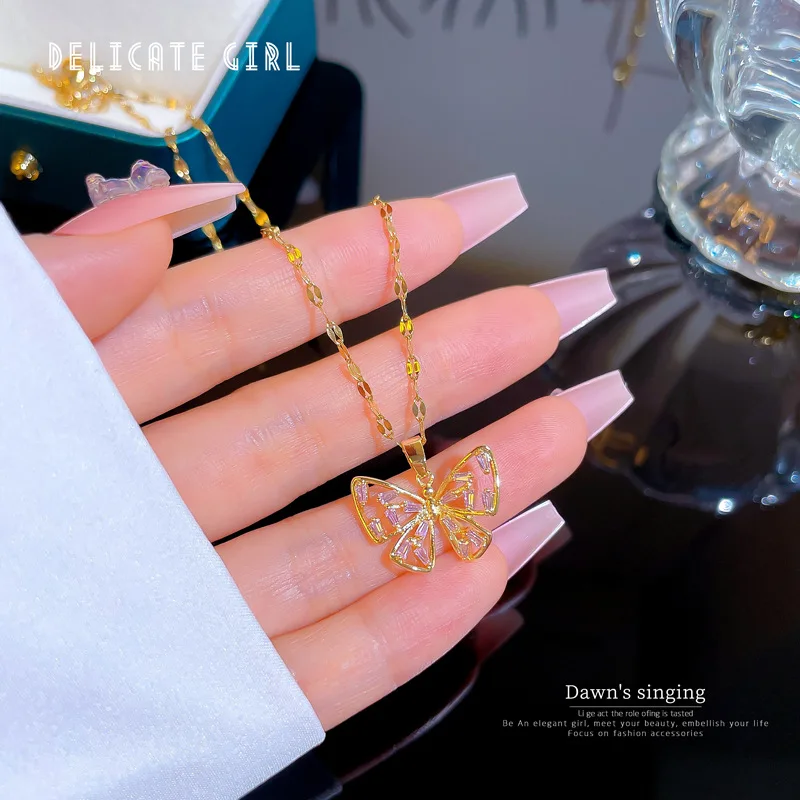 

[Titanium Steel] Light Luxury Diamond Micro-inlaid Zircon Personality Pink Butterfly Necklace Copper Plated Gold Pendant