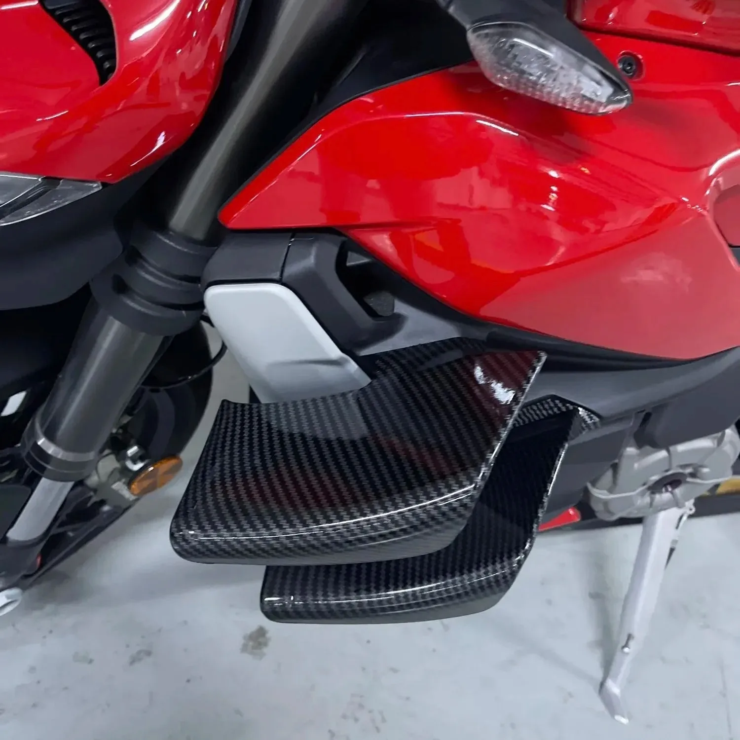 Фото Комплект накладок-спойлеров (винглетов) для мотоциклов DUCATI Streetfighter V4 V4S V2 2020 2021 2022 2023 2024 №4