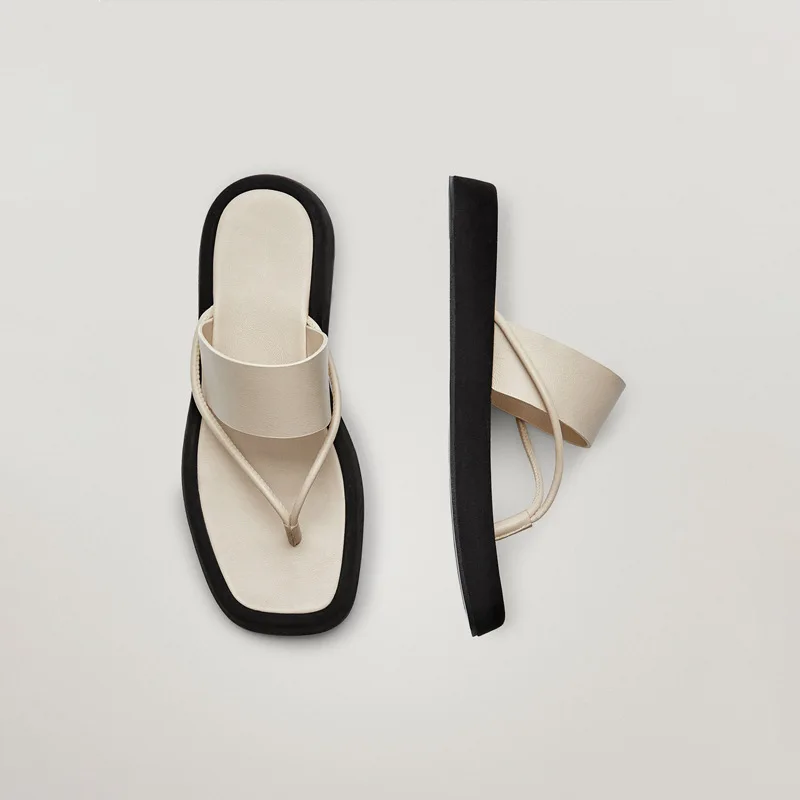 

New Summer Clip Feet flat-bottomed Roman sandals on instagram