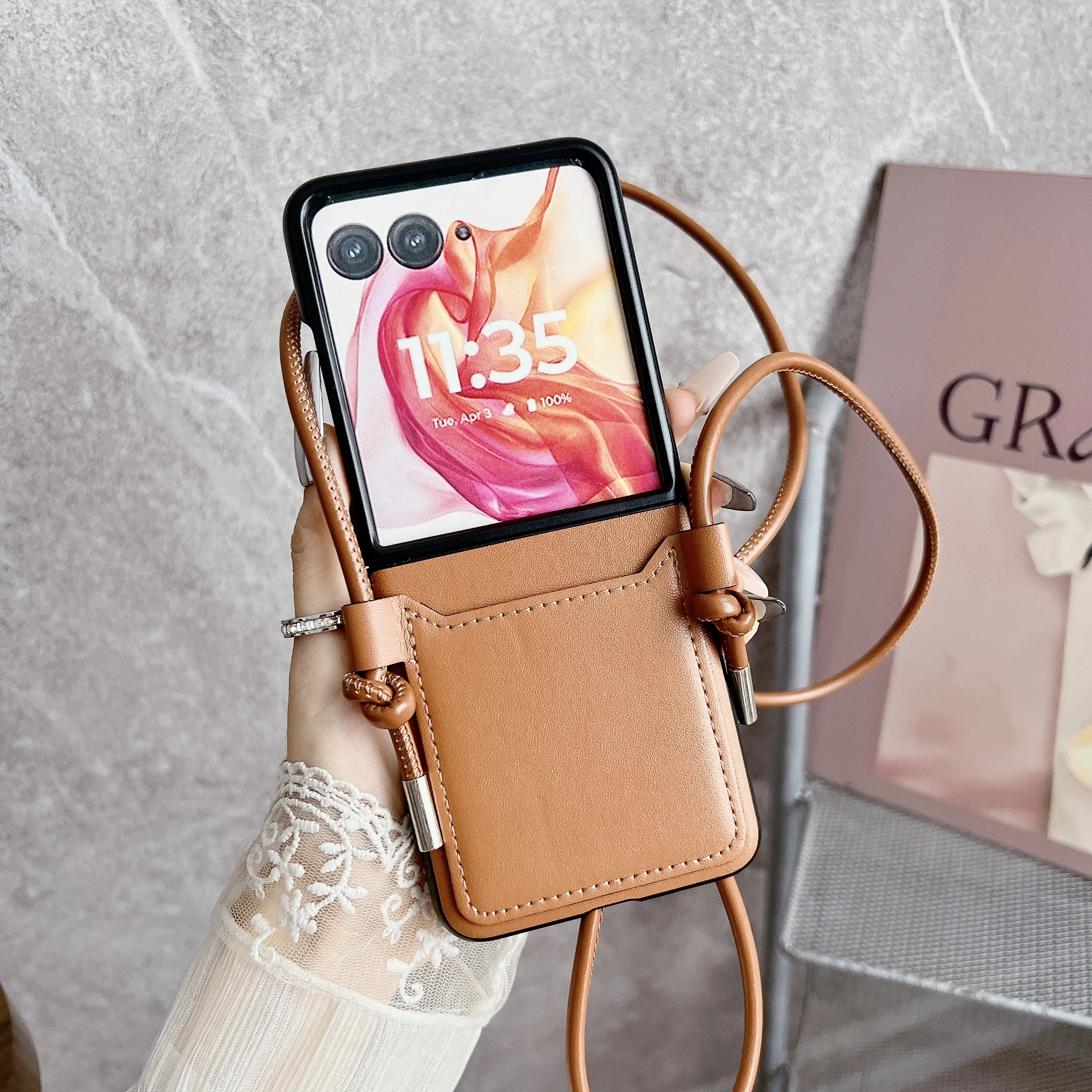 Чехол из искусственной кожи для Moto Razr 50 Ultra с ремешком через плечо и отделением