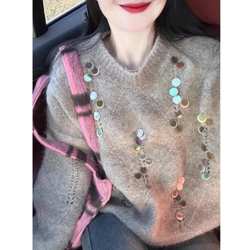 Женский трикотажный свитер с блестками