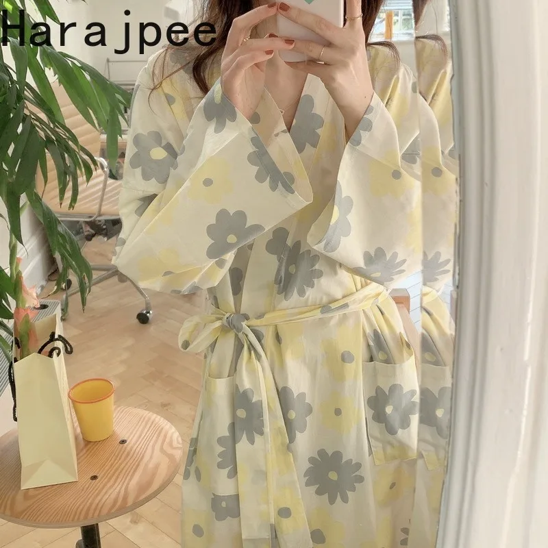 

Халат женский с длинным рукавом, V-образным вырезом и поясом