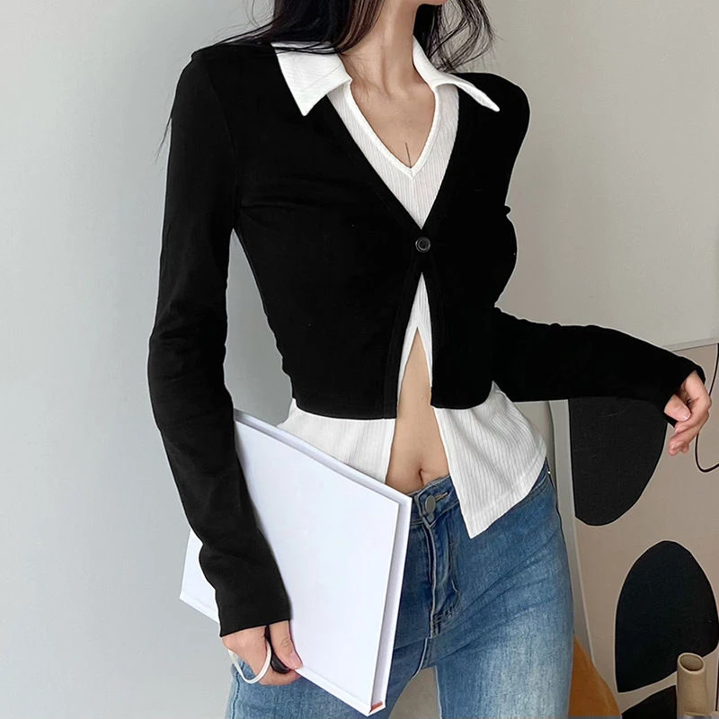 

Черная рубашка с V-образным вырезом и длинным рукавом, женские блузки с одной пуговицей, дизайнерские маленькие облегающие Осенние Топы с им...