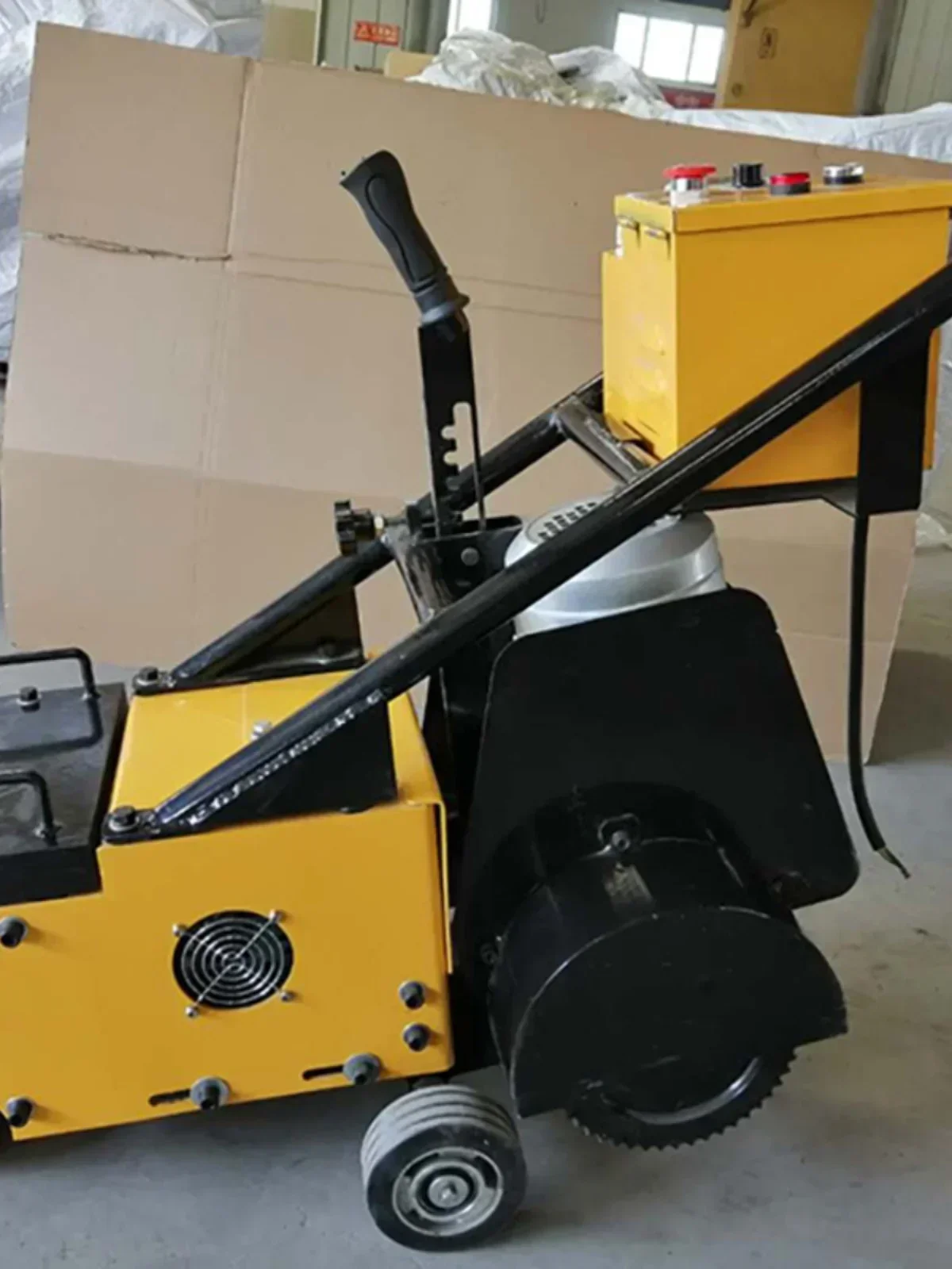 Машина для резки пластиковых лопаток