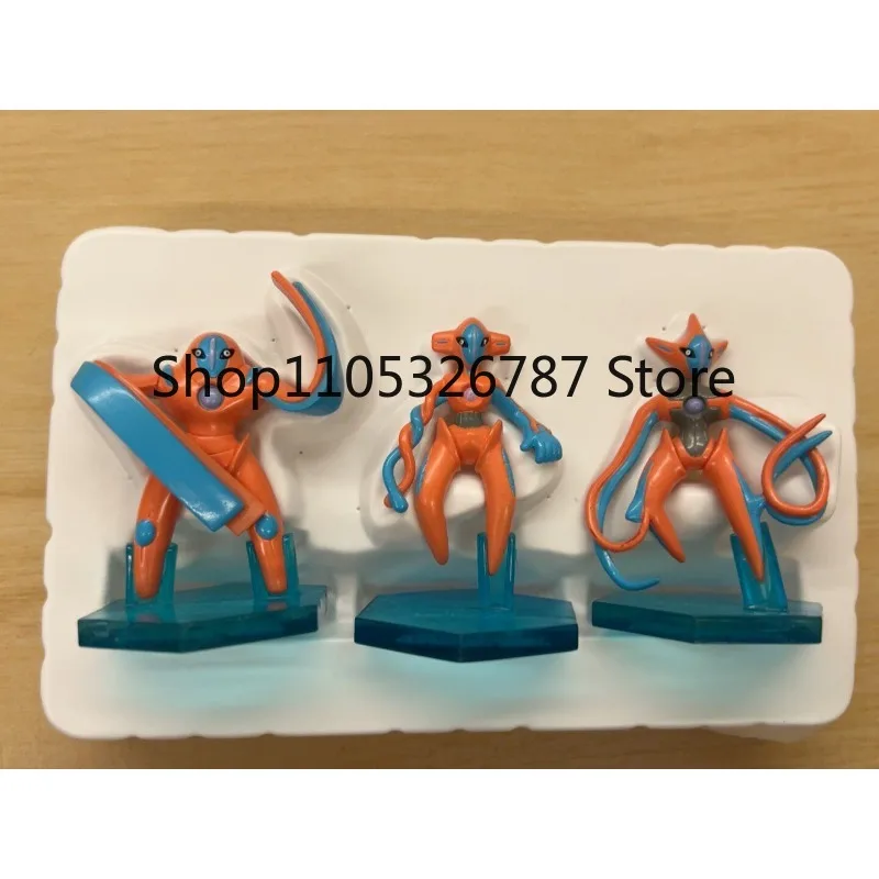 Фото Оригинальный подарочный набор TOMY Deoxys AG, три фигурки в разных позах (оранжево-синие), абсолютно новый, в комплекте с оригинальной заводской коробкой. №4