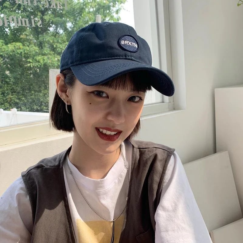 

Новинка, бейсбольная шляпа для мужчин и женщин, модель 2021, с вышивкой, повседневная разноцветная летняя универсальная уличная школьная шляпа черного и синего цвета