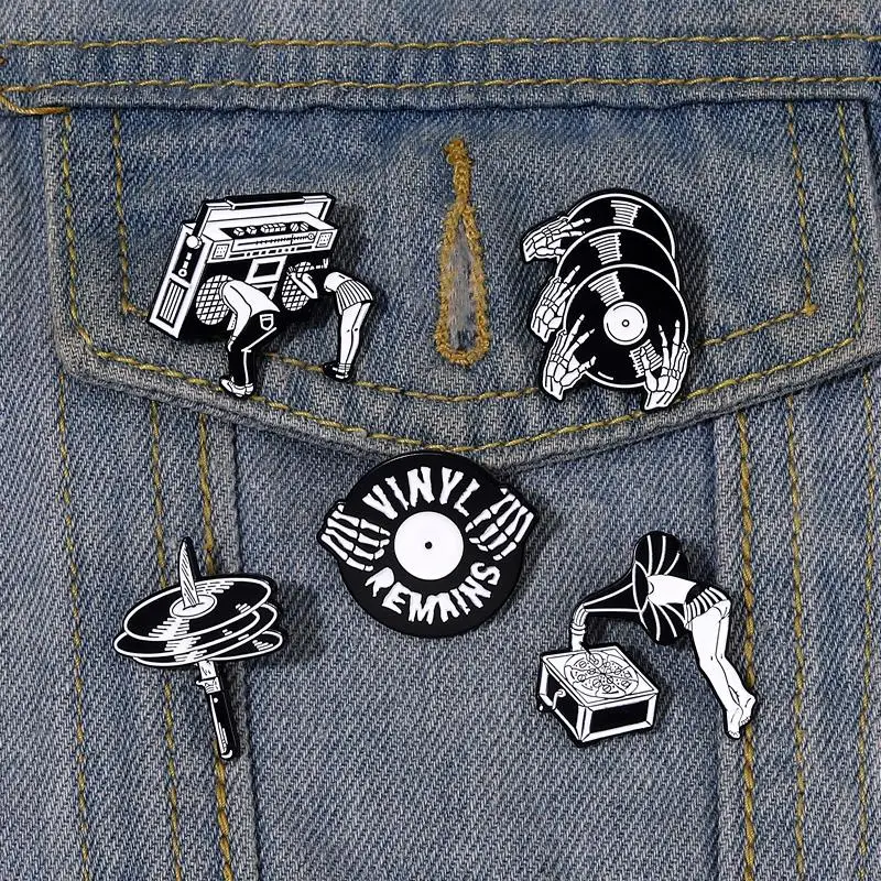 Horror Punk Music Enamel Pins Custom Black Dark Vinyl Records Knife Brooches Lapel Badges Gothic Jewelry Gift for Friends