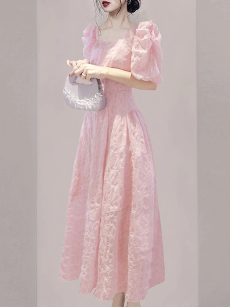 Рисунок 3 - Женское приталенное платье в западном стиле