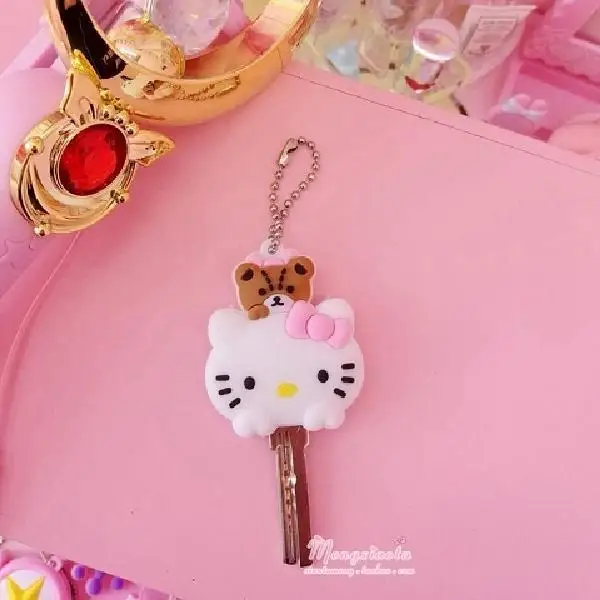

Силиконовый защитный чехол Hello Kitty с подвеской
