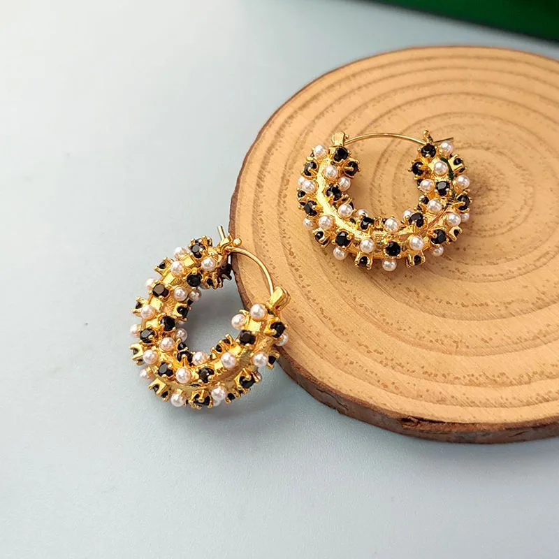 

Серьги-кольца женские с черным фианитом и белым жемчугом