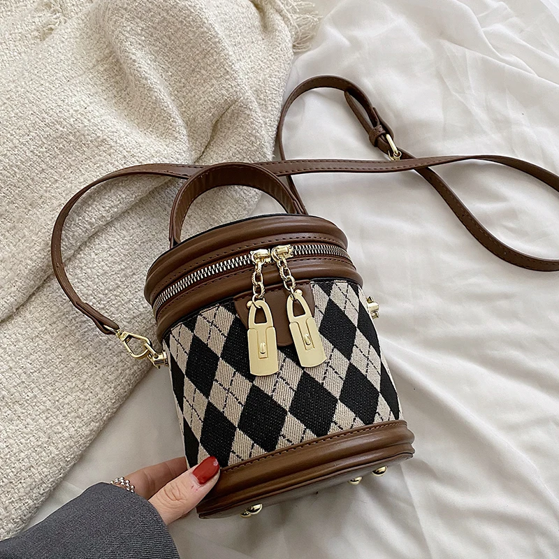 Женская сумка-мессенджер из овечьей кожи