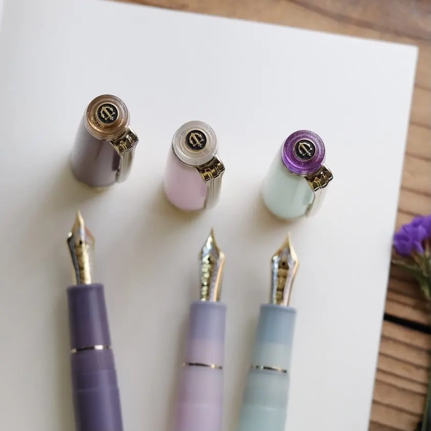 Kup Japonia Sailor SHIKIORI Cztery Pory Roku Tkactwo Deszcz Dźwięk Płasko Zakończony Złota Korona 21K Dwukolorowe Szpiczaste średnie Pióro Wieczne