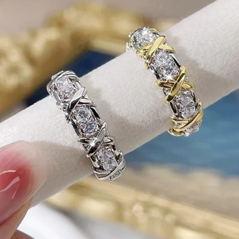 Женское кольцо из серебра 925 пробы с шестнадцатью бриллиантами