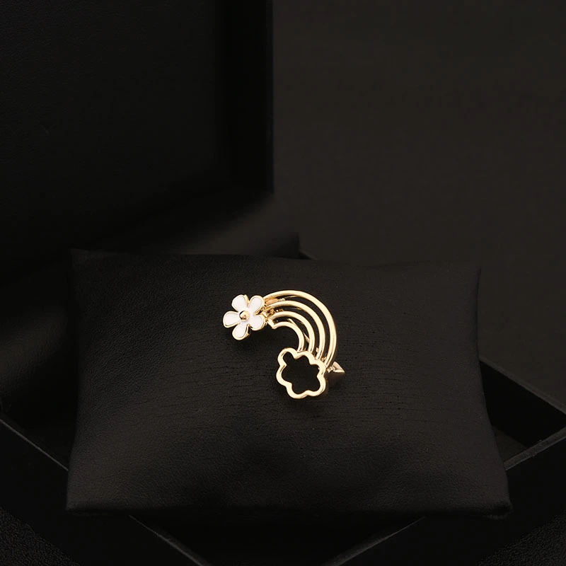 Exquisite Cute Cat Flower Openwork Brooch Women Clouds Rainbown Pin Suit Shirt Neckline Accessories Anti-Exposure Buckle Jewelry